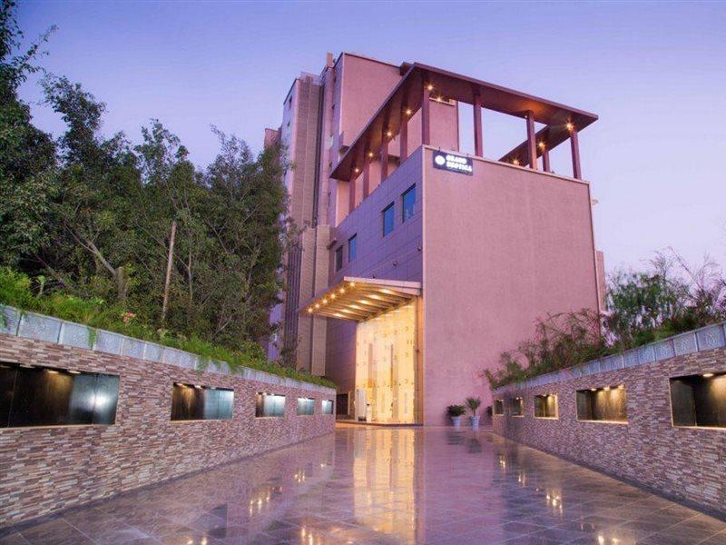 그랜드 엑조티카 비즈니스 호텔 Pimpri-Chinchwad 외부 사진