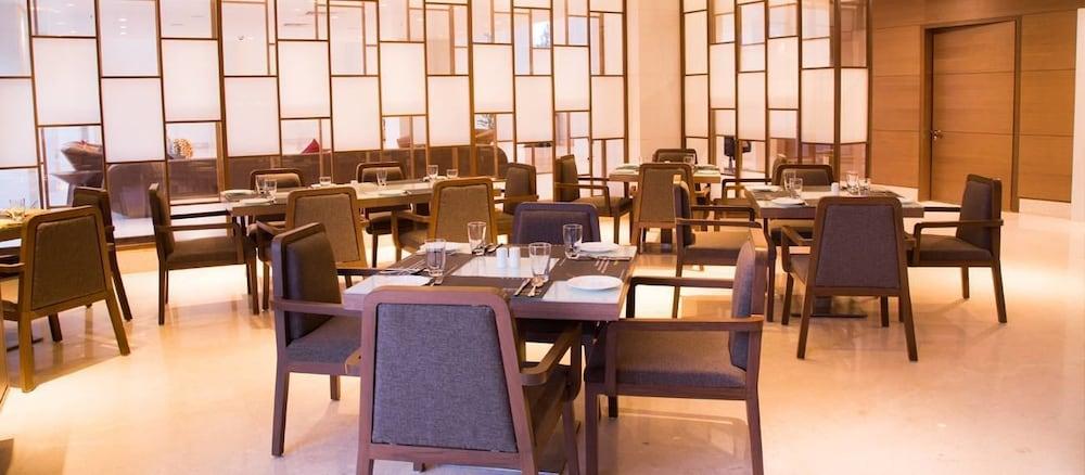 그랜드 엑조티카 비즈니스 호텔 Pimpri-Chinchwad 외부 사진