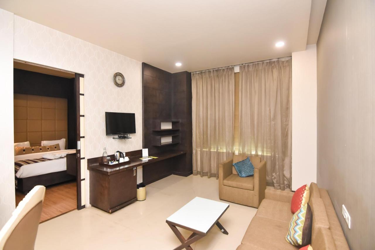 그랜드 엑조티카 비즈니스 호텔 Pimpri-Chinchwad 외부 사진