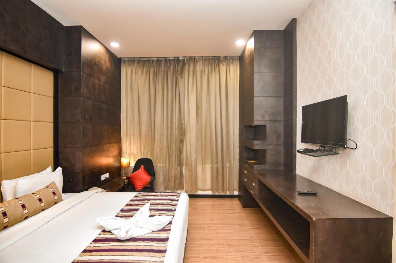 그랜드 엑조티카 비즈니스 호텔 Pimpri-Chinchwad 외부 사진