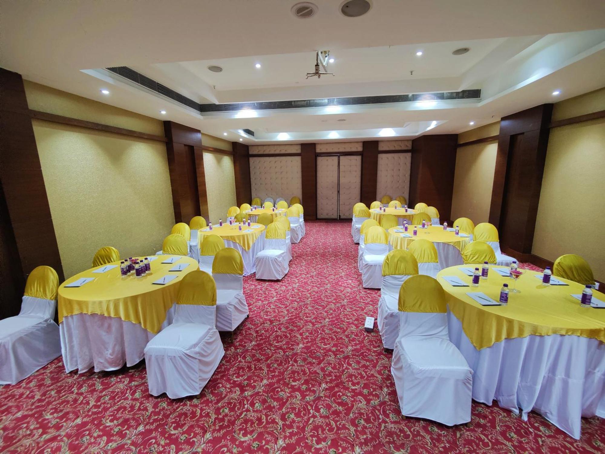 그랜드 엑조티카 비즈니스 호텔 Pimpri-Chinchwad 외부 사진