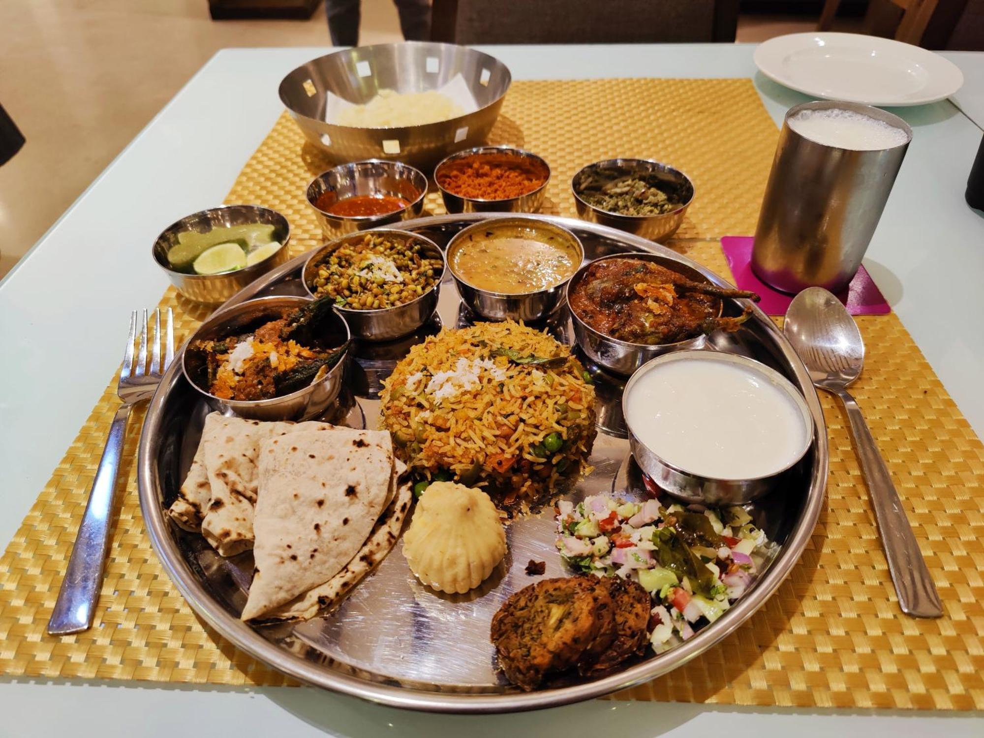 그랜드 엑조티카 비즈니스 호텔 Pimpri-Chinchwad 외부 사진