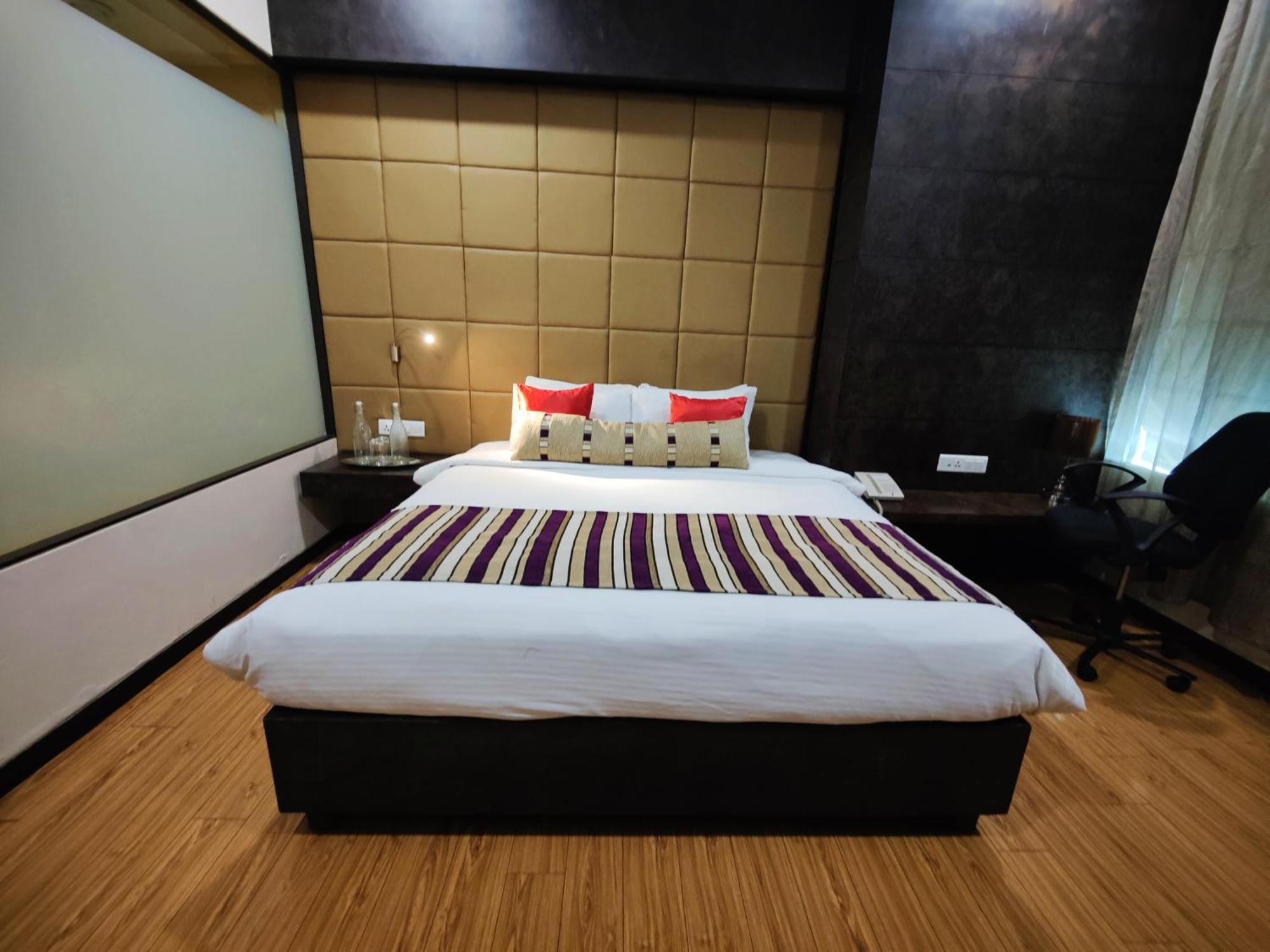 그랜드 엑조티카 비즈니스 호텔 Pimpri-Chinchwad 외부 사진
