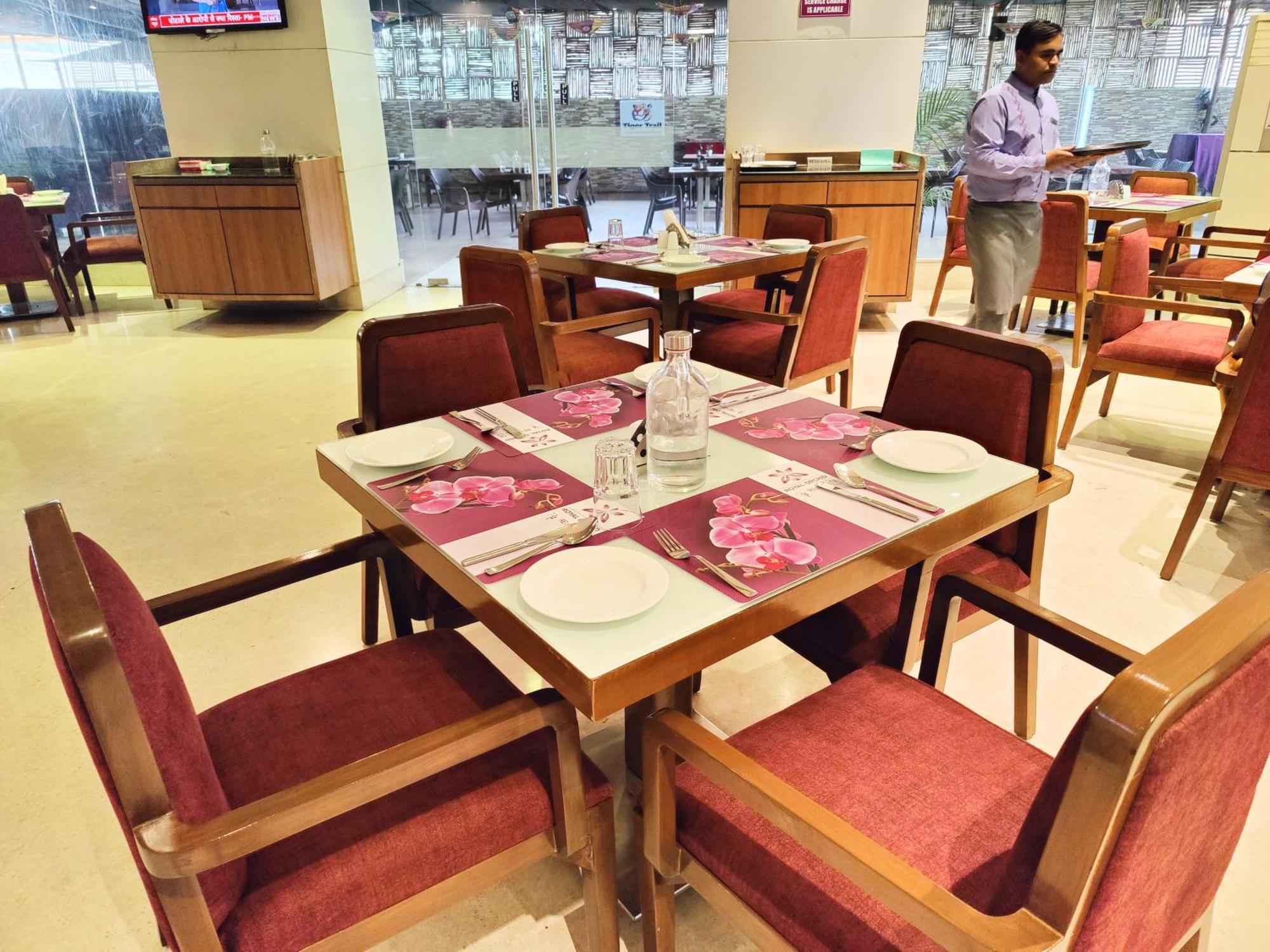 그랜드 엑조티카 비즈니스 호텔 Pimpri-Chinchwad 외부 사진
