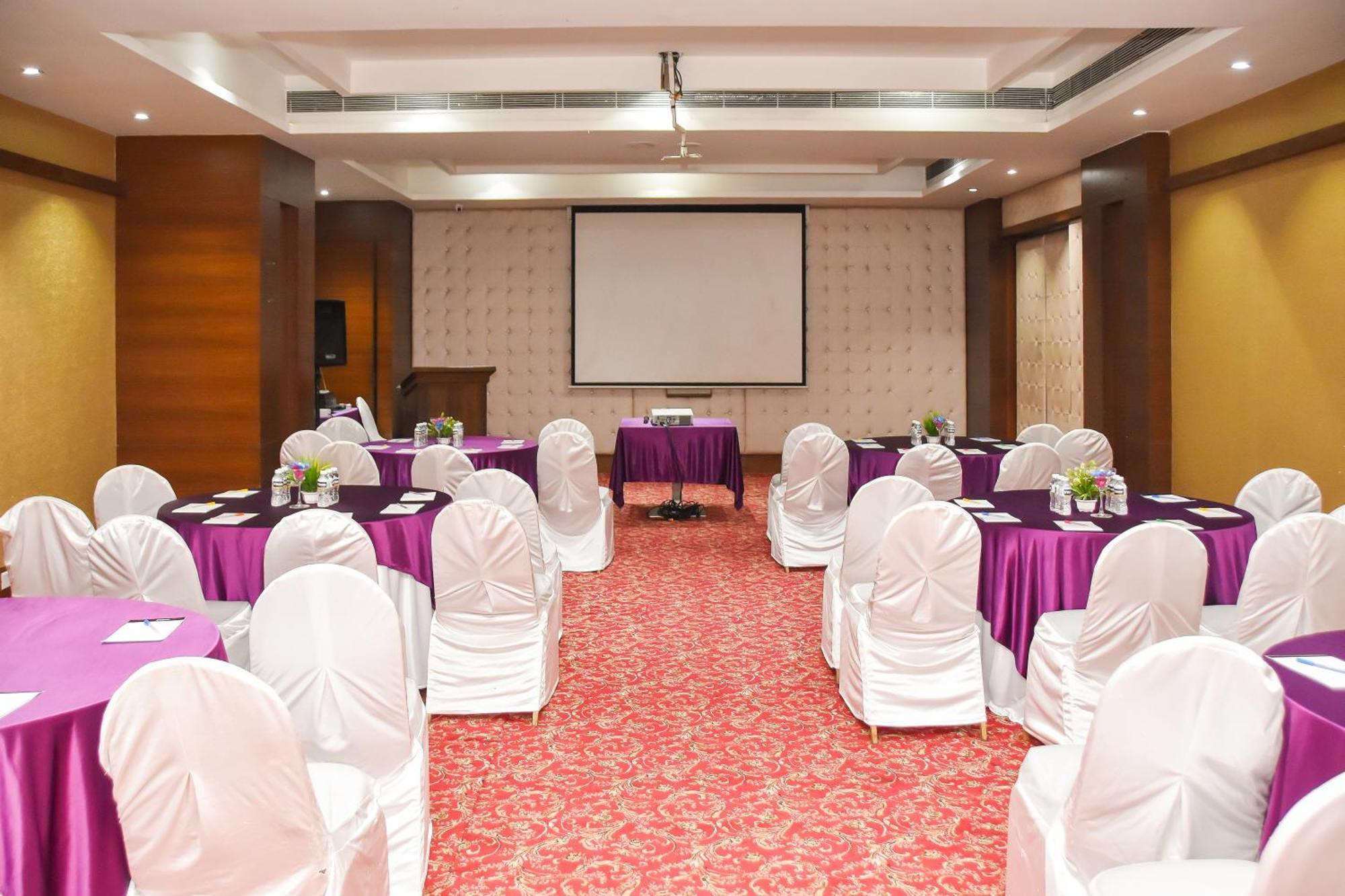 그랜드 엑조티카 비즈니스 호텔 Pimpri-Chinchwad 외부 사진